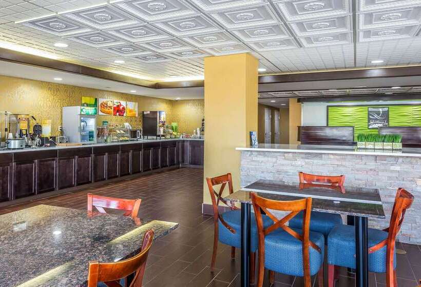هتل Quality Inn & Suites Near Robins Air Force Base