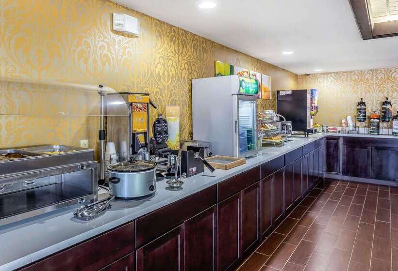 هتل Quality Inn & Suites Near Robins Air Force Base