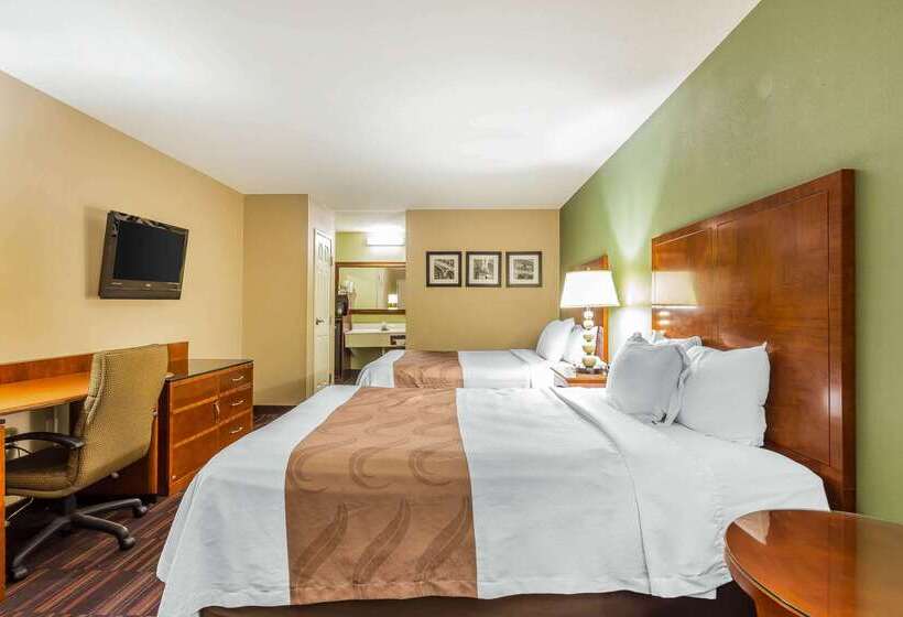 هتل Quality Inn & Suites Near Robins Air Force Base