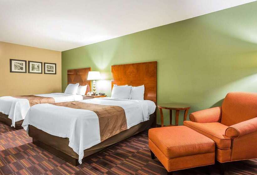 Hotel Quality Inn & Suites Near Robins Air Force Base