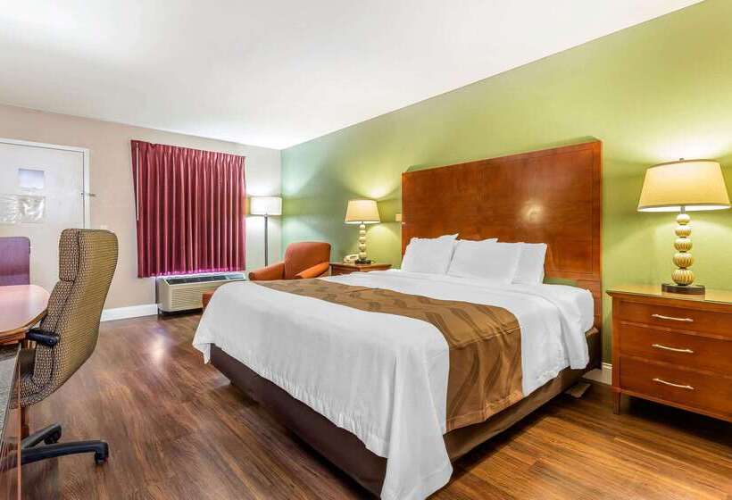 هتل Quality Inn & Suites Near Robins Air Force Base