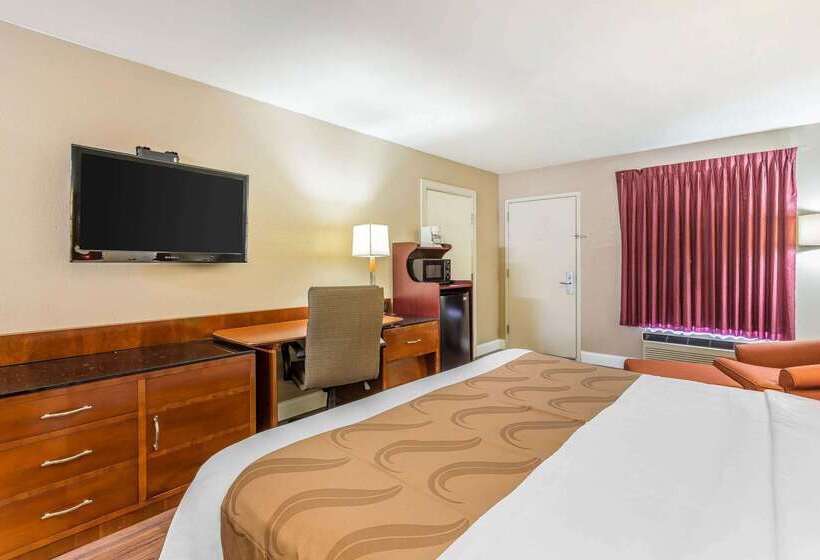 هتل Quality Inn & Suites Near Robins Air Force Base