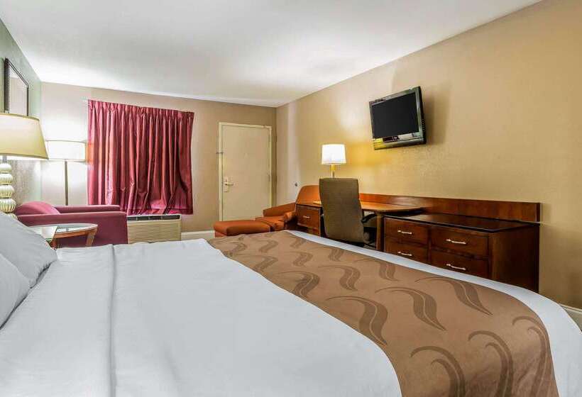 Hotel Quality Inn & Suites Near Robins Air Force Base