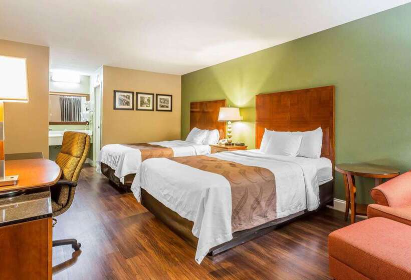 هتل Quality Inn & Suites Near Robins Air Force Base