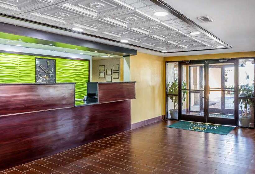 هتل Quality Inn & Suites Near Robins Air Force Base