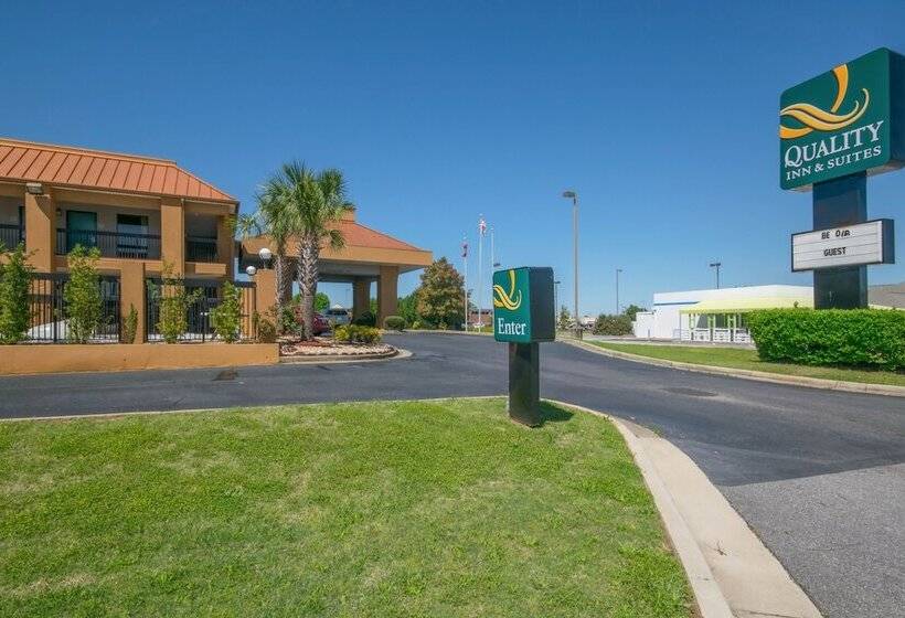 هتل Quality Inn & Suites Near Robins Air Force Base