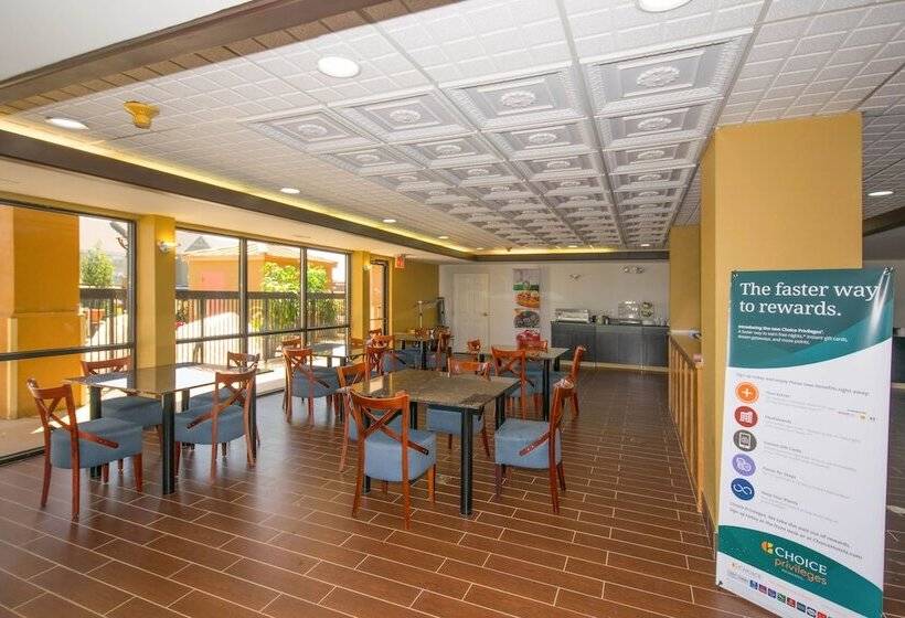 هتل Quality Inn & Suites Near Robins Air Force Base