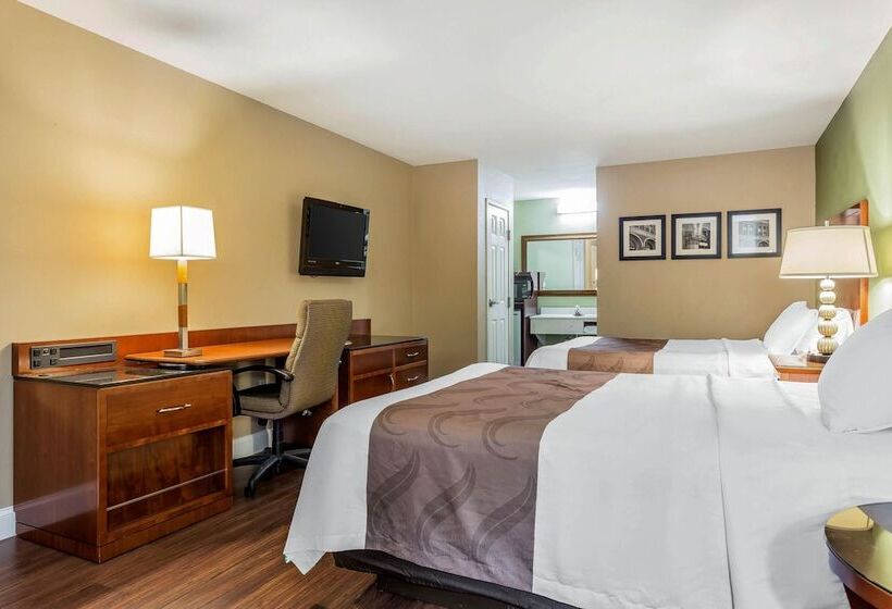 هتل Quality Inn & Suites Near Robins Air Force Base
