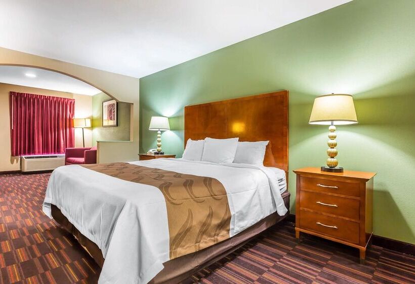 هتل Quality Inn & Suites Near Robins Air Force Base