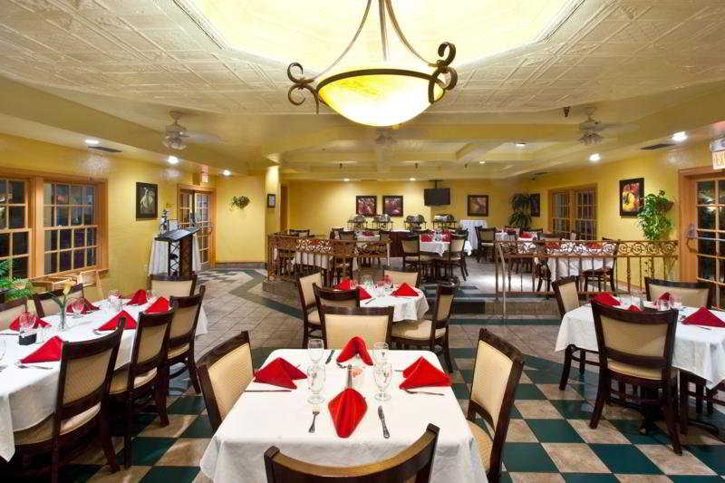 هتل Red Roof Inn Plus & Suites Tampa