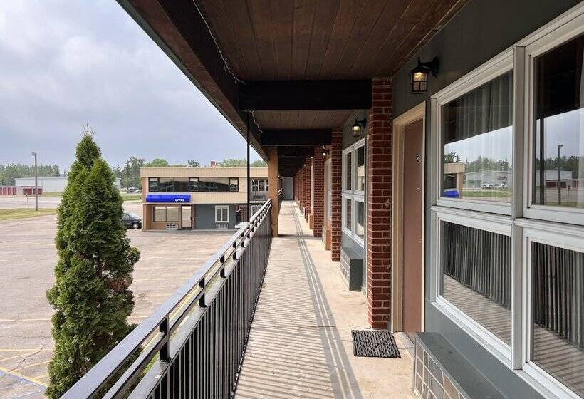 فندق Devils Lake Inn