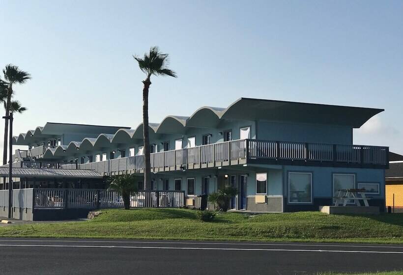 هتل Blue Wave Inn