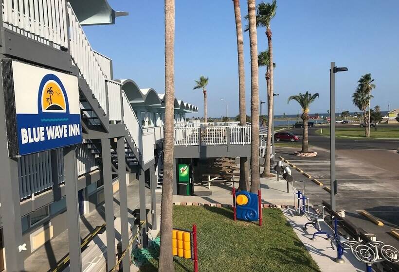 هتل Blue Wave Inn