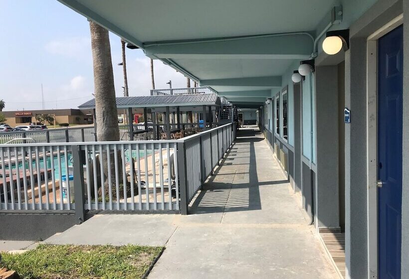 هتل Blue Wave Inn