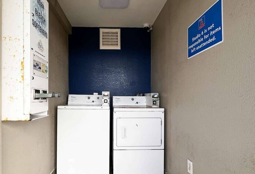 هتل Blue Wave Inn