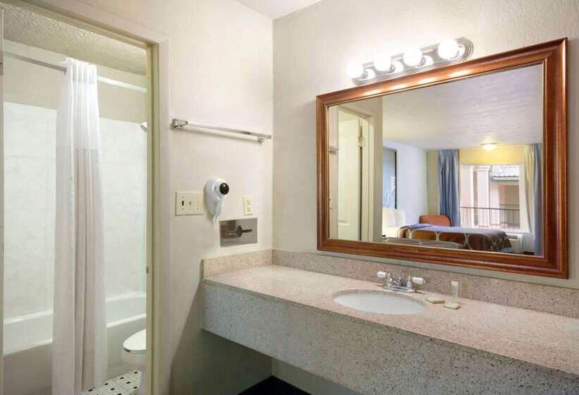 هتل Super 8 By Wyndham College Park/atlanta Airport West