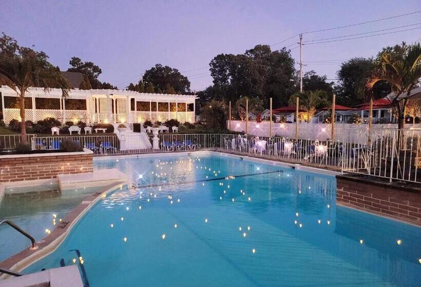 모텔 The Shore Club