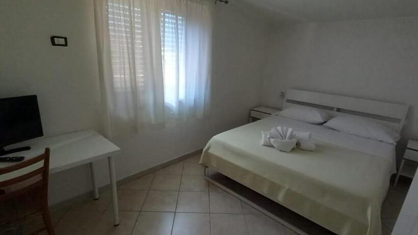 בית מלון כפרי Due Pini Conte