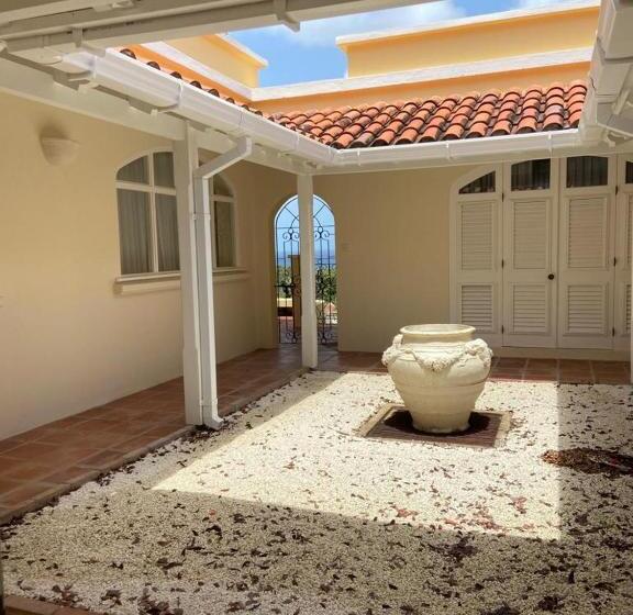 پانسیون Colleton Great House