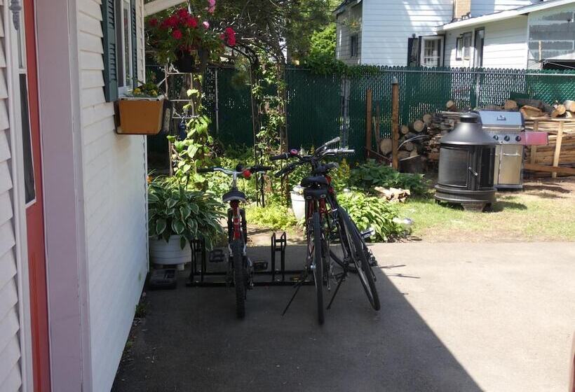 تختخواب و صبحانه La Casa En Shediac
