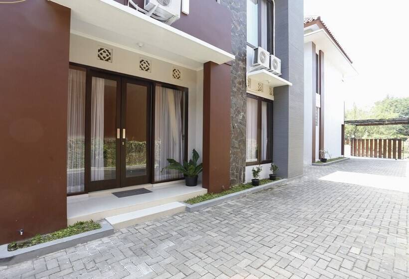 בית מלון כפרי Reddoorz @ Merapi View