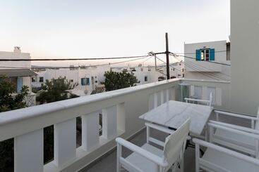 Sweet Home Naxos
