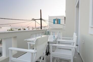 Sweet Home Naxos