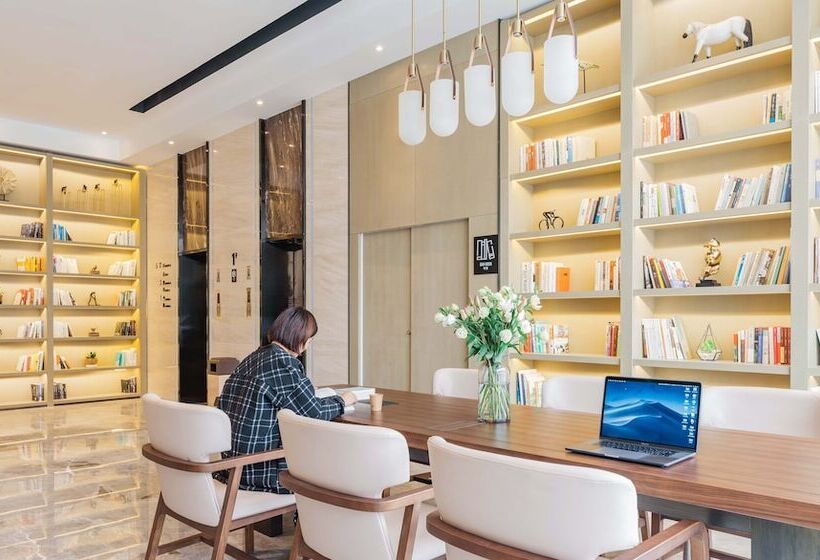 Atour Hotel Weihai City Center