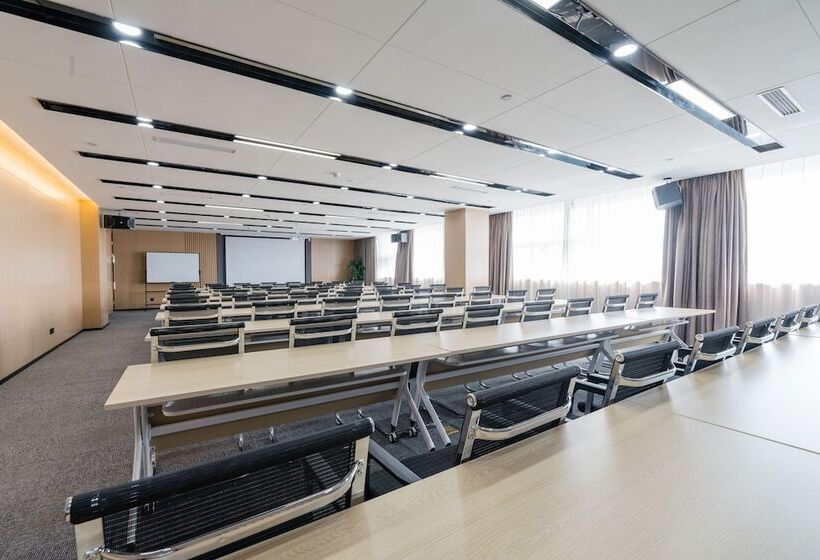 Atour Hotel Weihai City Center