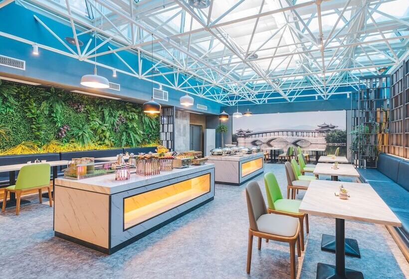 Atour Hotel Weihai City Center