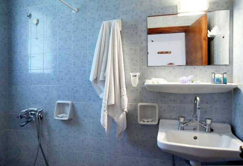 هتل Nostos