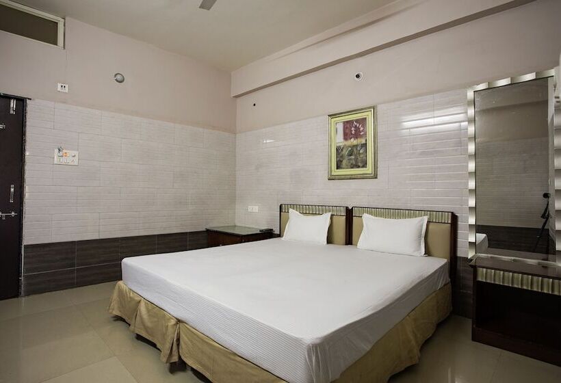 호텔 Spot On 23725 Jay Shanti Palace