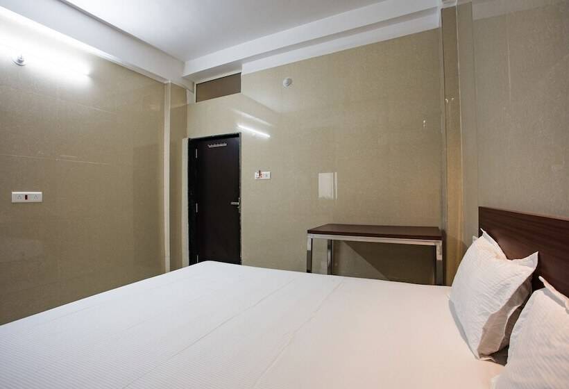 호텔 Spot On 23725 Jay Shanti Palace