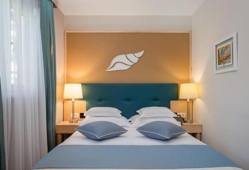 Aparthotel Flora