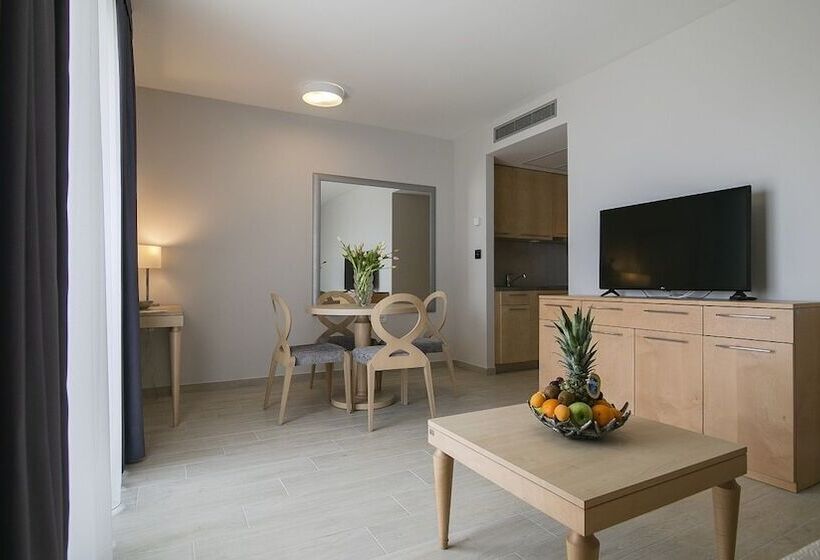 Aparthotel Flora