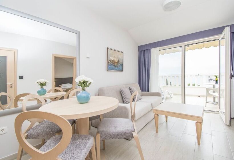 Aparthotel Flora