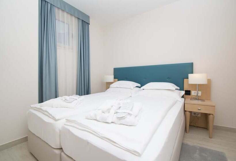 Aparthotel Flora
