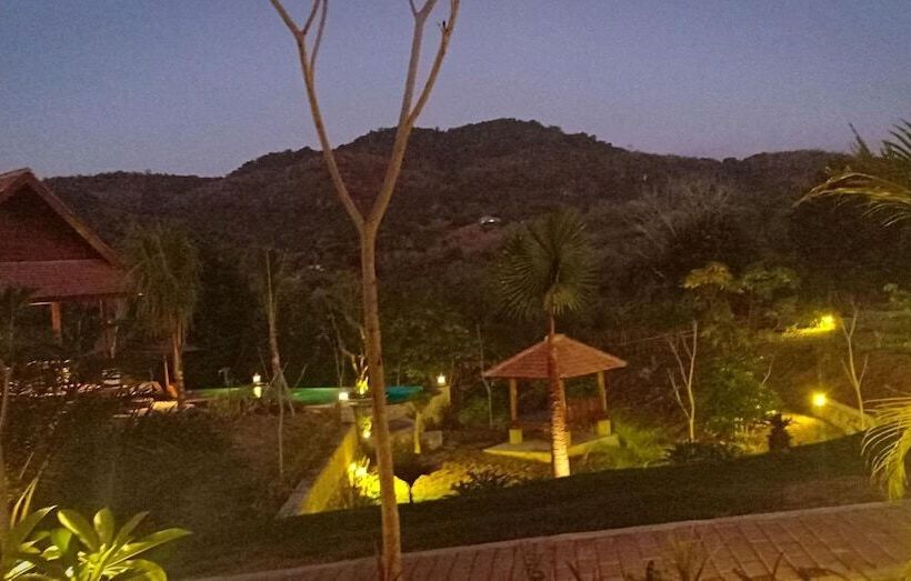 تختخواب و صبحانه The Lavana Tanjung Lima Laboan Bajo Villas