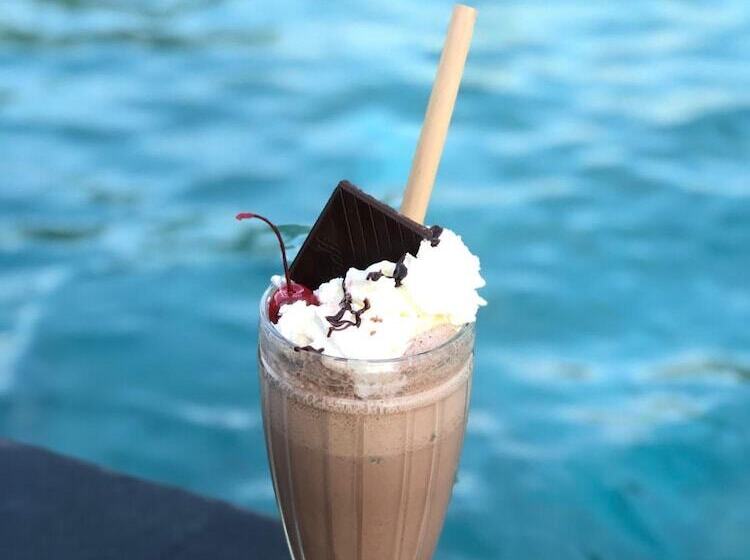 تختخواب و صبحانه The Lavana Tanjung Lima Laboan Bajo Villas