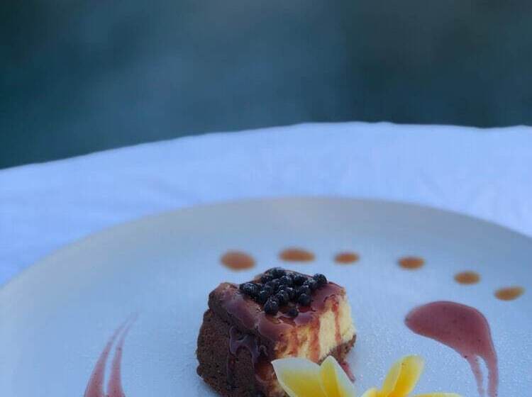 تختخواب و صبحانه The Lavana Tanjung Lima Laboan Bajo Villas