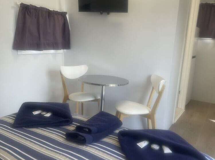 هتل Bega Caravan Park