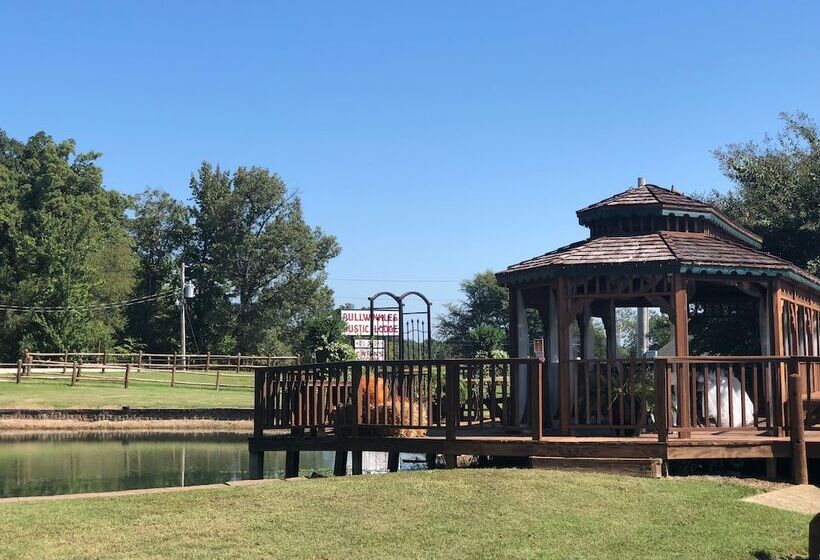 Отель Bullwinkles Rustic Lodge