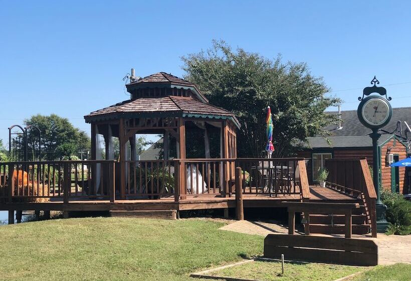ホテル Bullwinkles Rustic Lodge