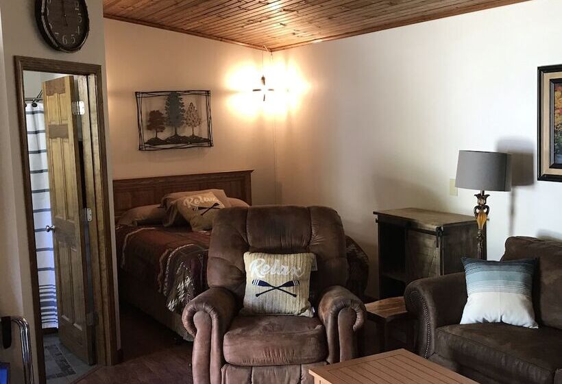 ホテル Bullwinkles Rustic Lodge