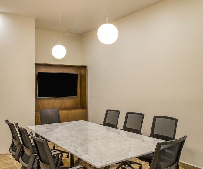 ホテル Fiesta Inn Guadalajara Periferico Poniente