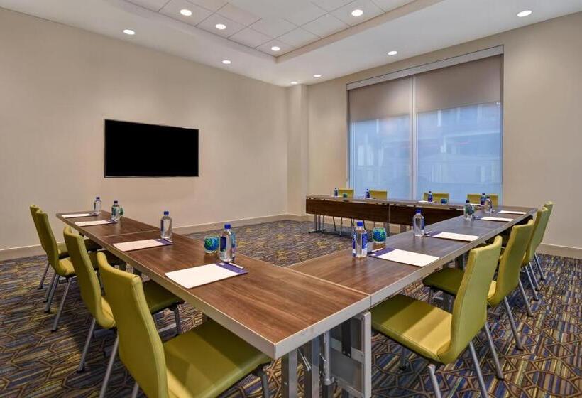 هتل Holiday Inn Express & Suites   Galveston Beach, An Ihg