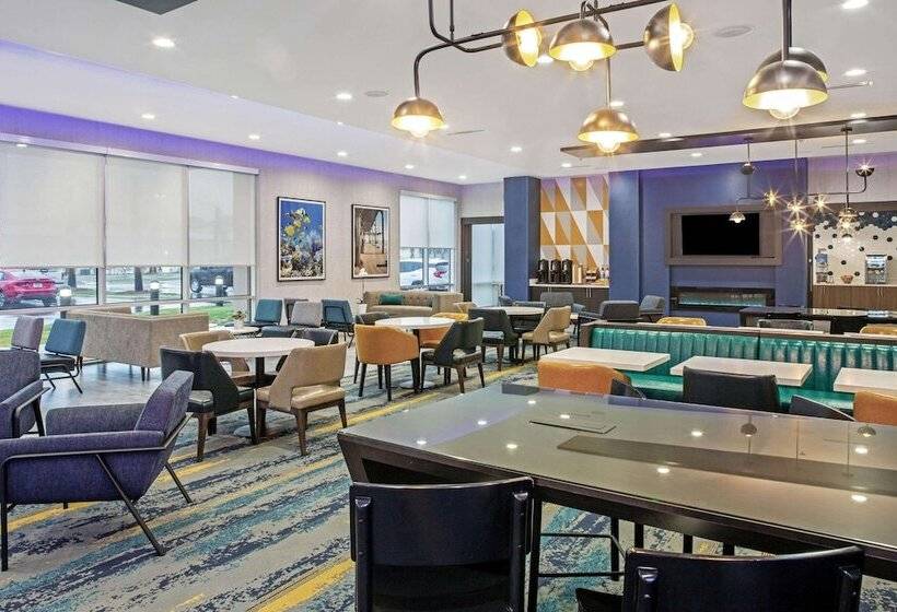 Отель La Quinta Inn & Suites By Wyndham Miramar Beachdestin