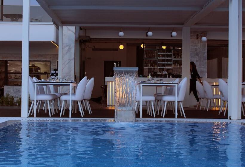 استراحتگاه Crystal Villas & Suites