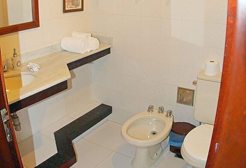 Общежитие Oceanica 1000 Beachfront Suites