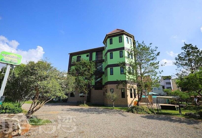 تختخواب و صبحانه Green Castle